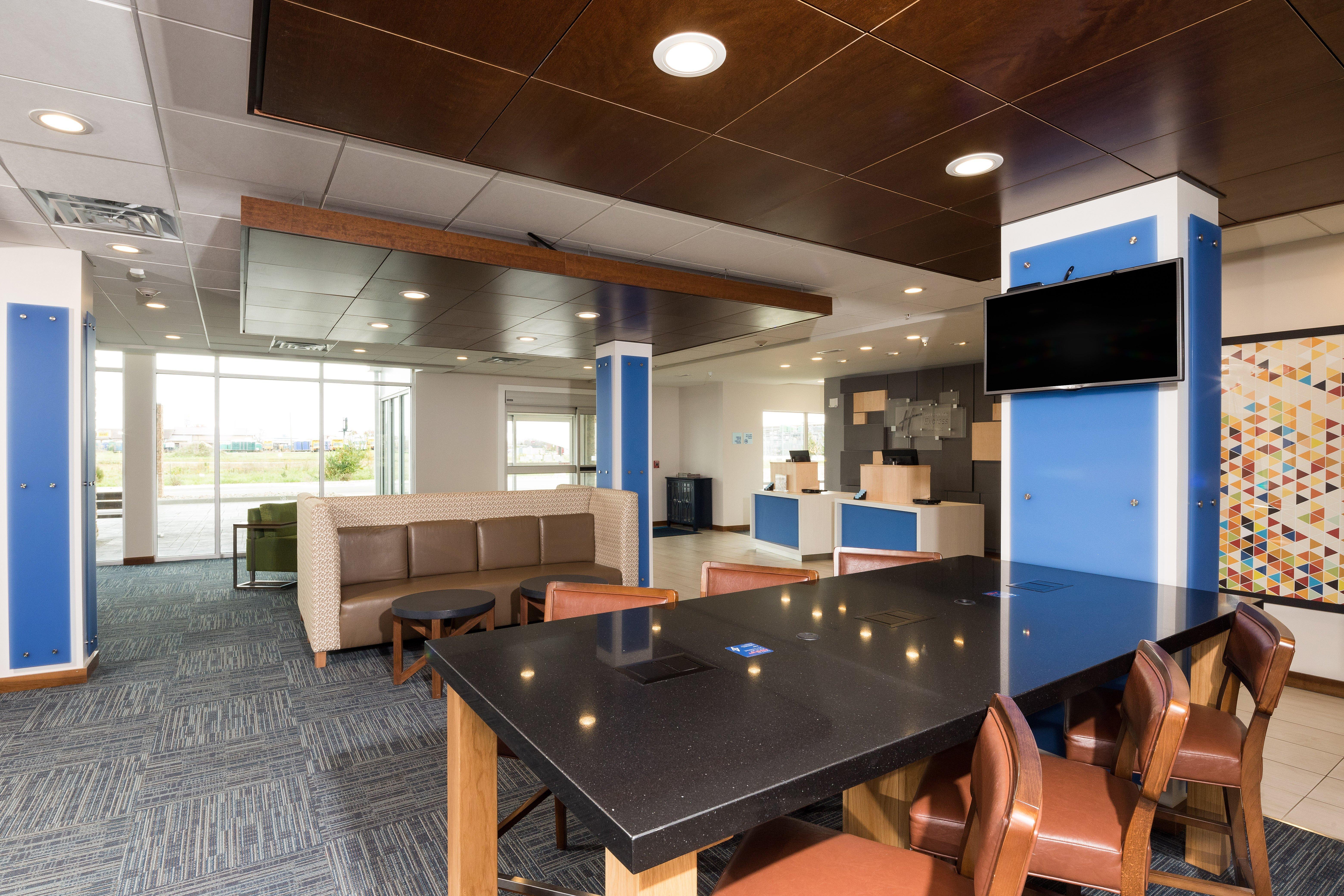 Holiday Inn Express & Suites - Auburn By Ihg Exterior foto