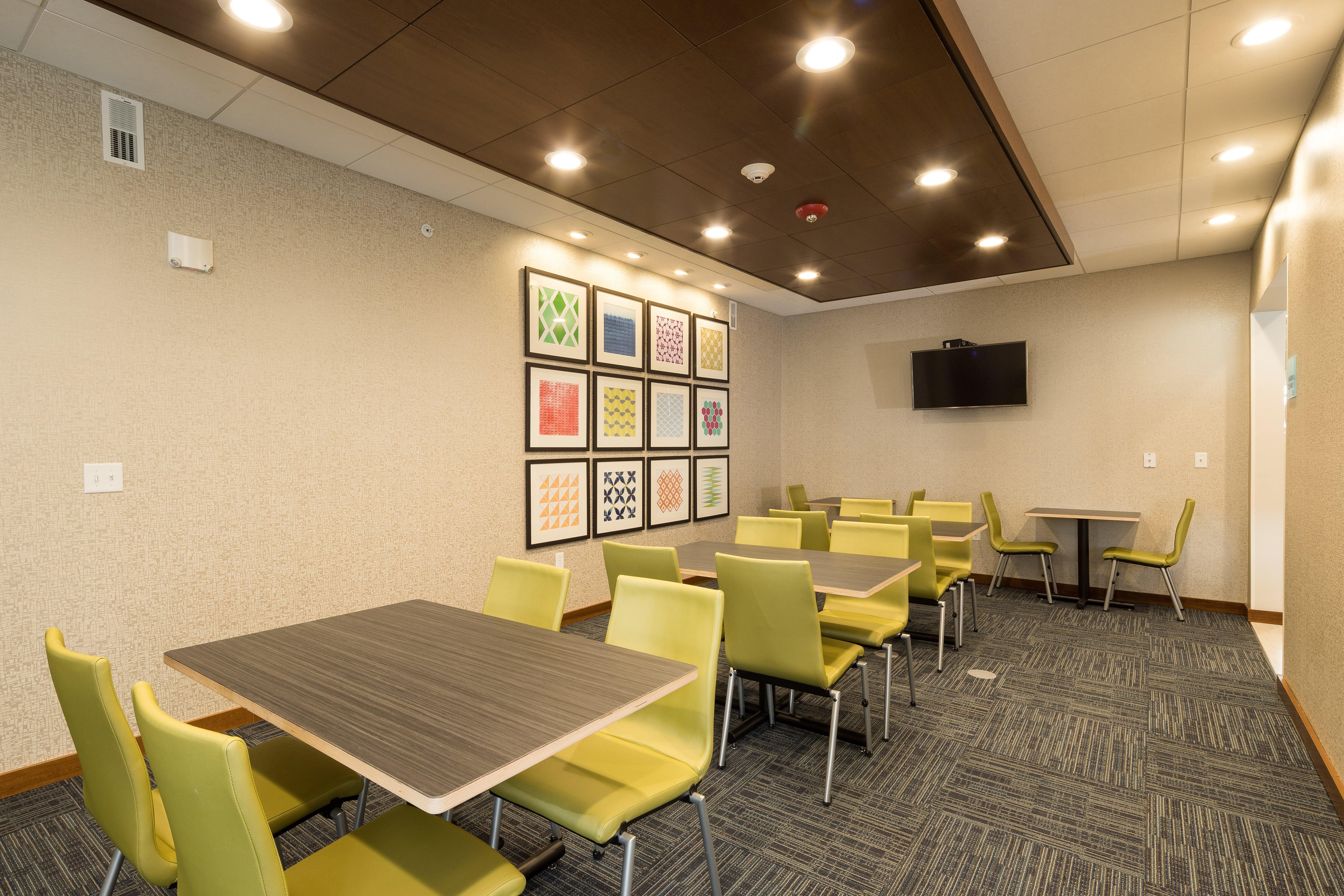 Holiday Inn Express & Suites - Auburn By Ihg Exterior foto